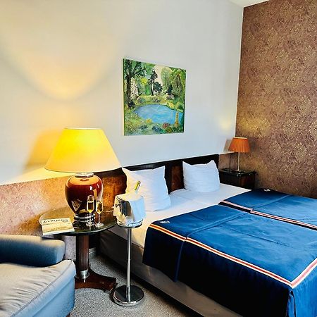 Zu Den Linden - Radebeul Pension Mit Restaurant Extérieur photo