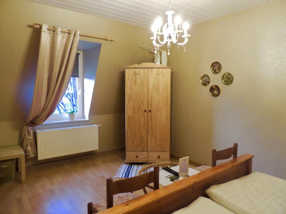 Zu Den Linden - Radebeul Pension Mit Restaurant Extérieur photo