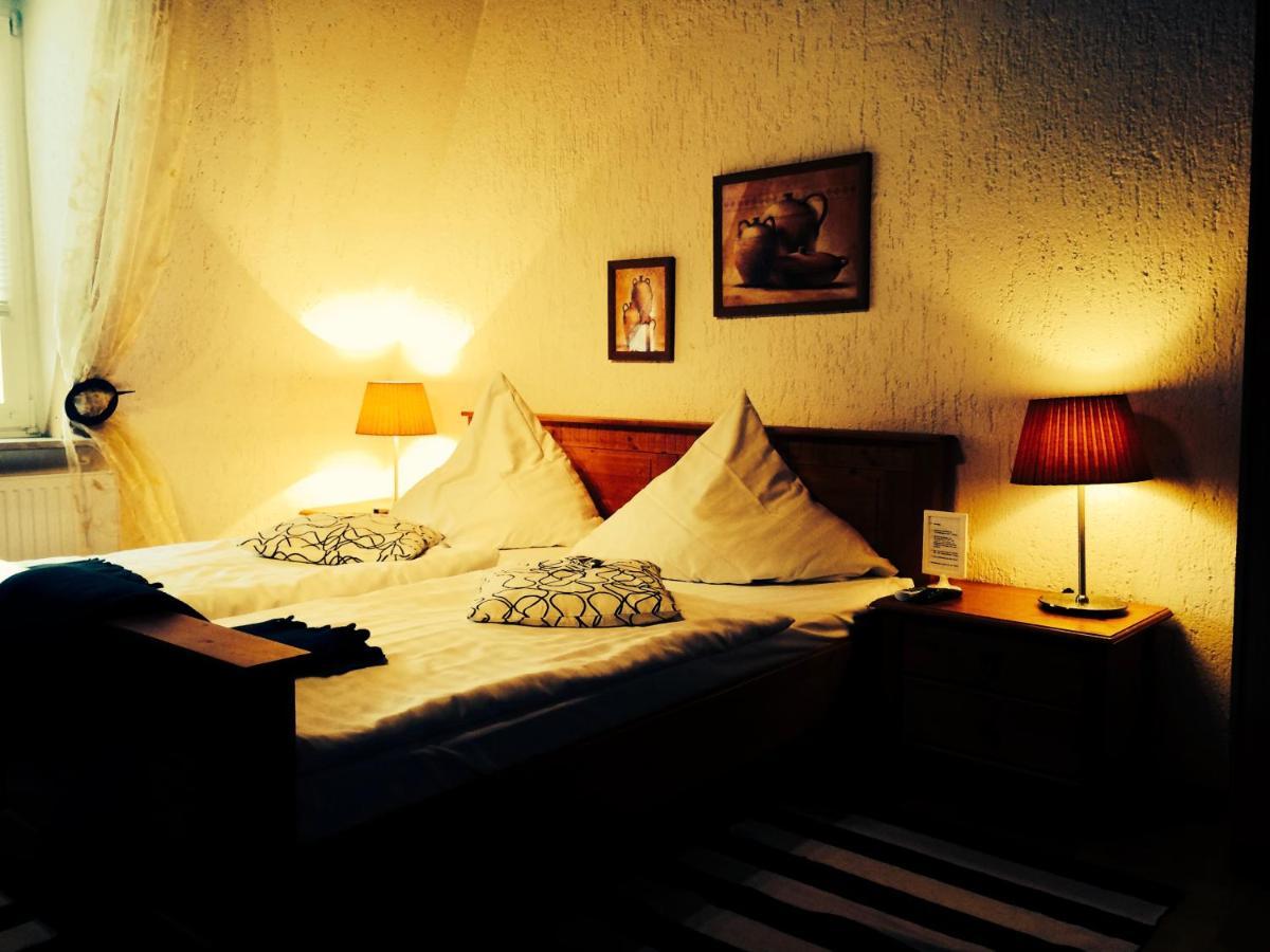 Zu Den Linden - Radebeul Pension Mit Restaurant Extérieur photo