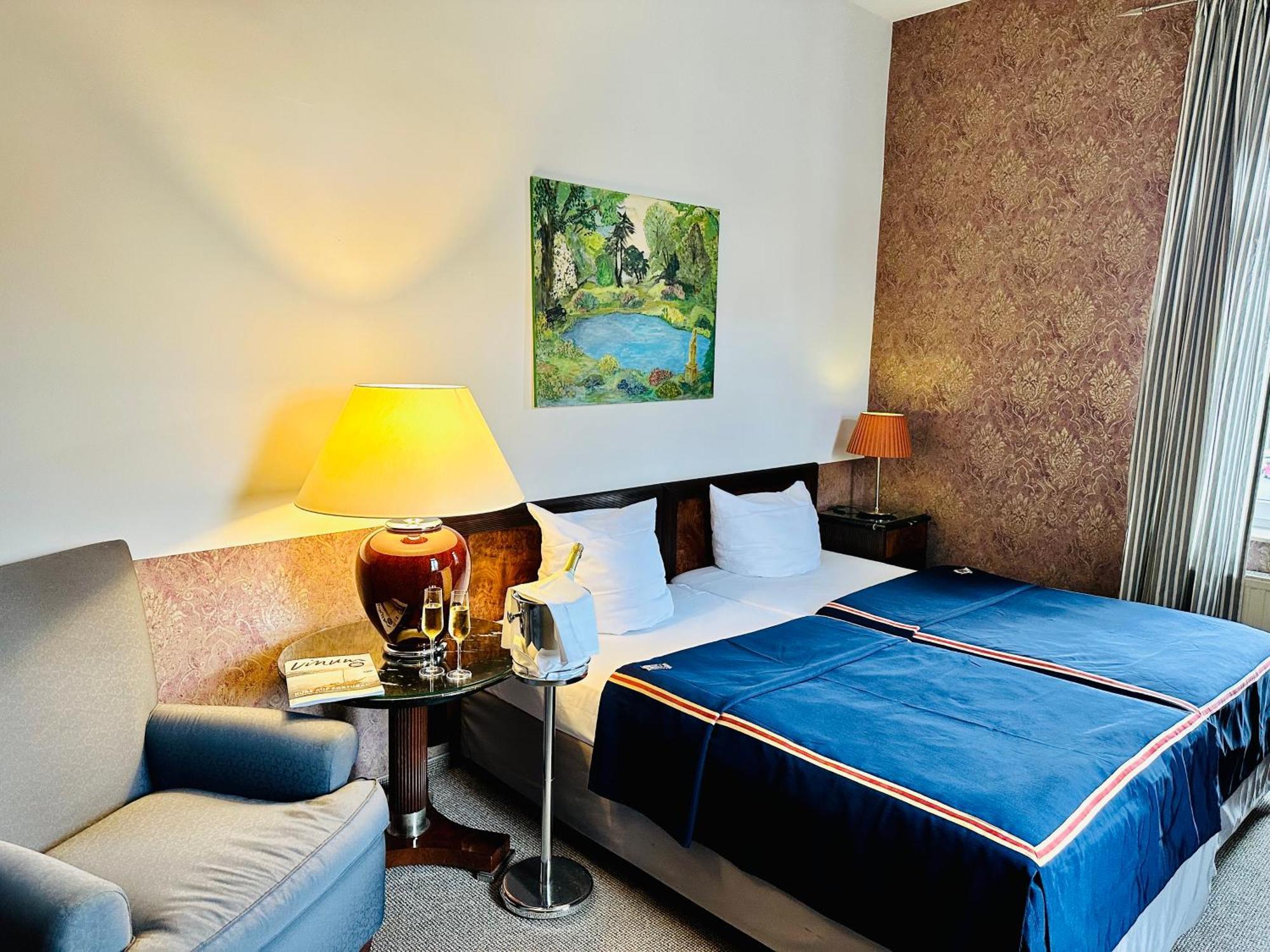 Zu Den Linden - Radebeul Pension Mit Restaurant Extérieur photo