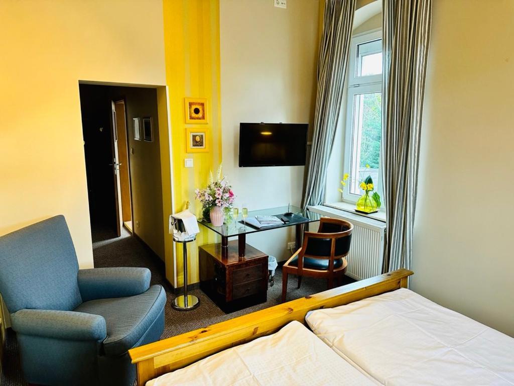 Zu Den Linden - Radebeul Pension Mit Restaurant Extérieur photo