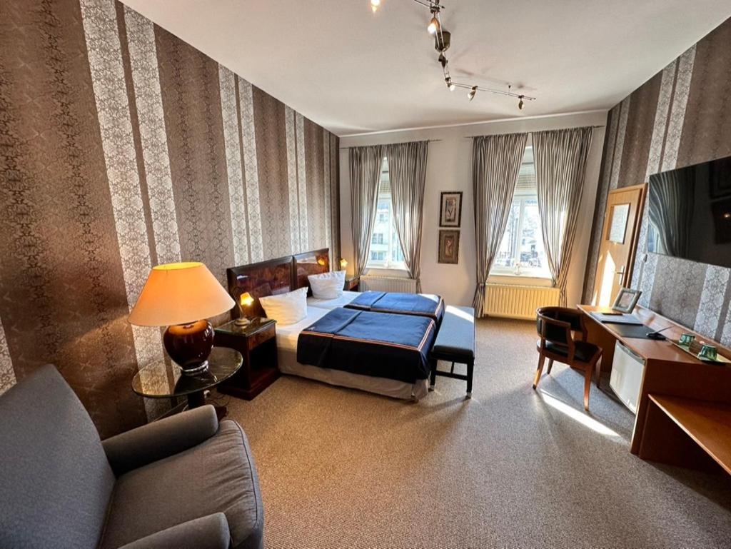 Zu Den Linden - Radebeul Pension Mit Restaurant Extérieur photo